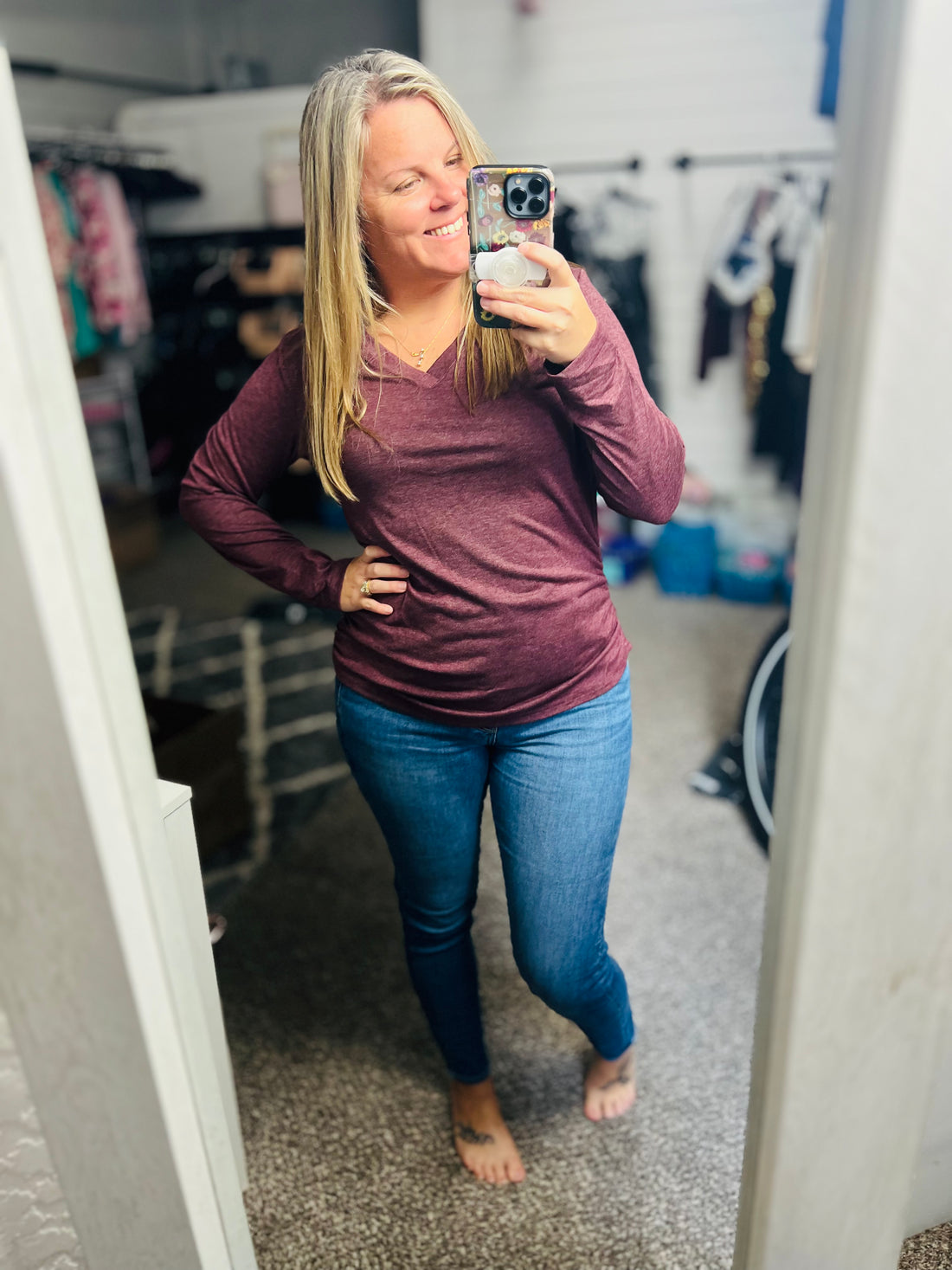 V-neck solid color loose long-sleeved T-shirt