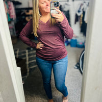 V-neck solid color loose long-sleeved T-shirt