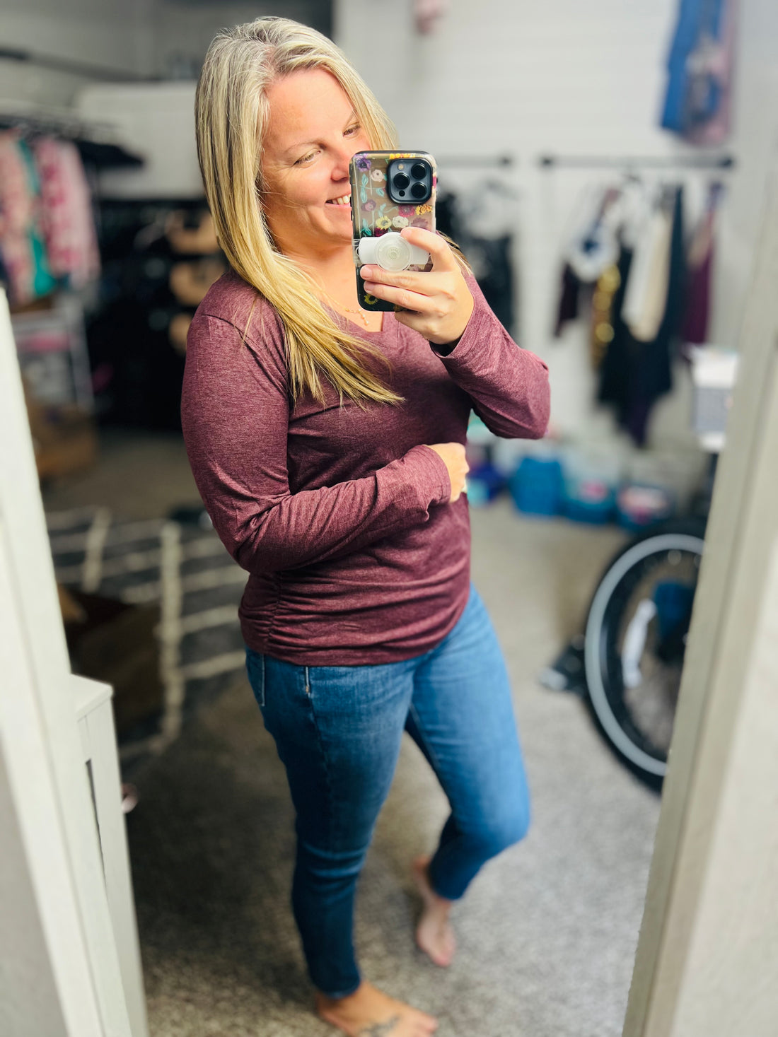 V-neck solid color loose long-sleeved T-shirt