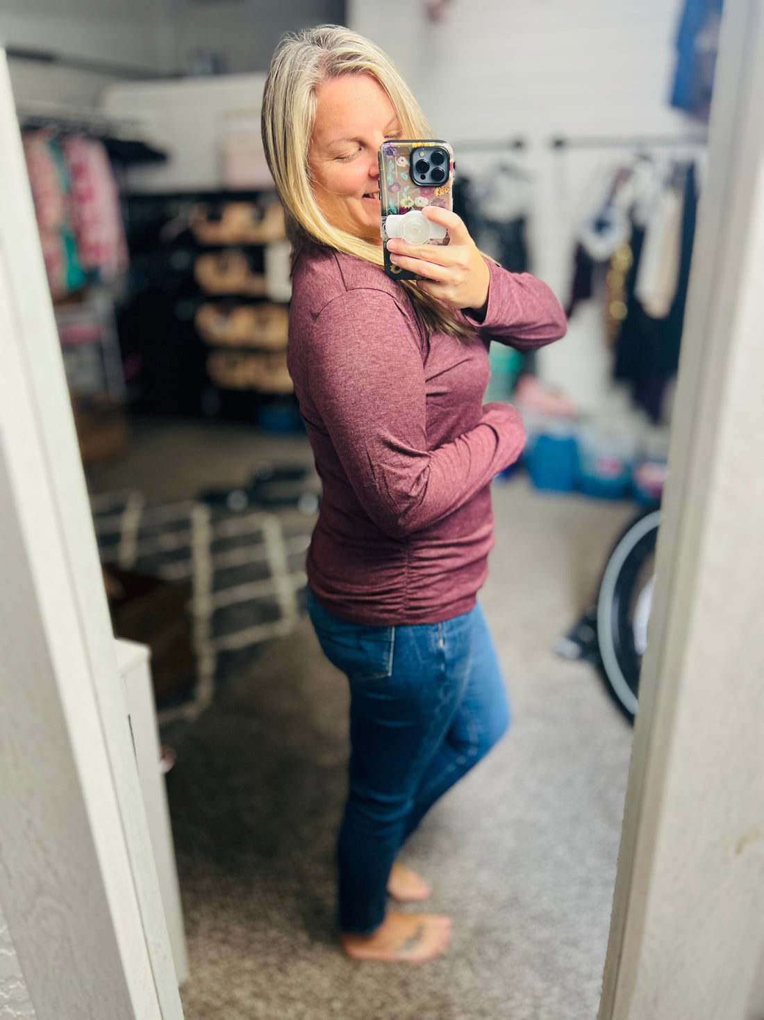 V-neck solid color loose long-sleeved T-shirt