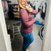 V-neck solid color loose long-sleeved T-shirt