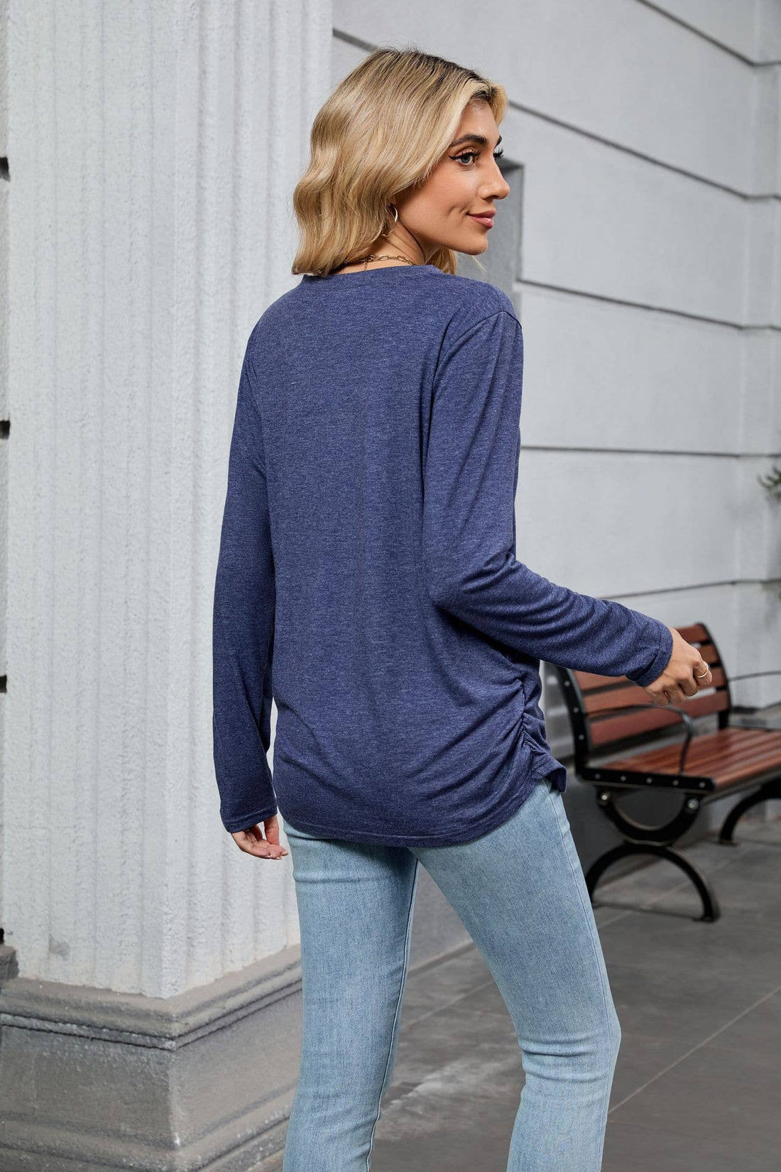 V-neck solid color loose long-sleeved T-shirt