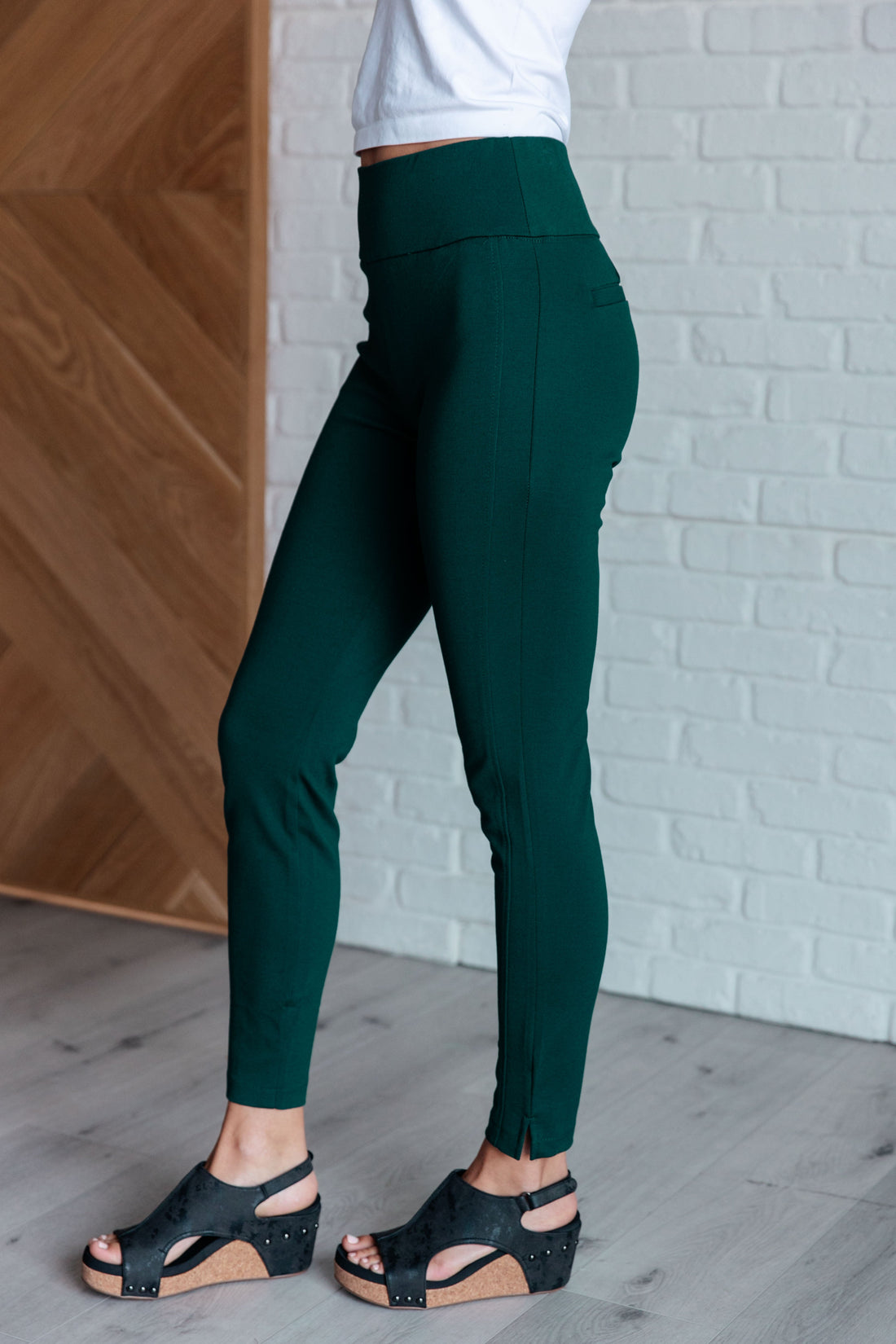 Magic Skinny 28" Pants in Hunter Green